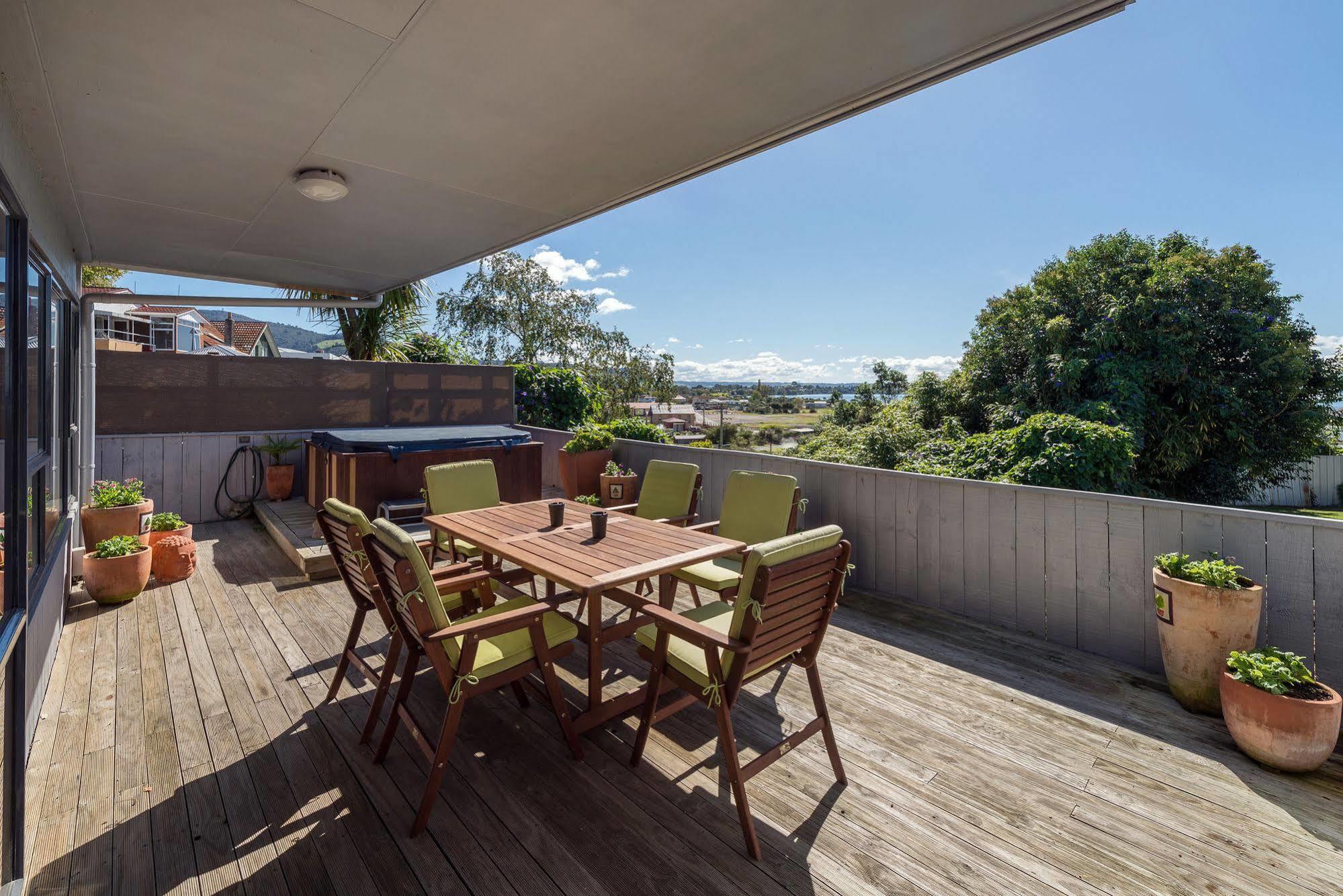 Lakeside City Apartments - Penthouse And Studio Rotorua Bagian luar foto