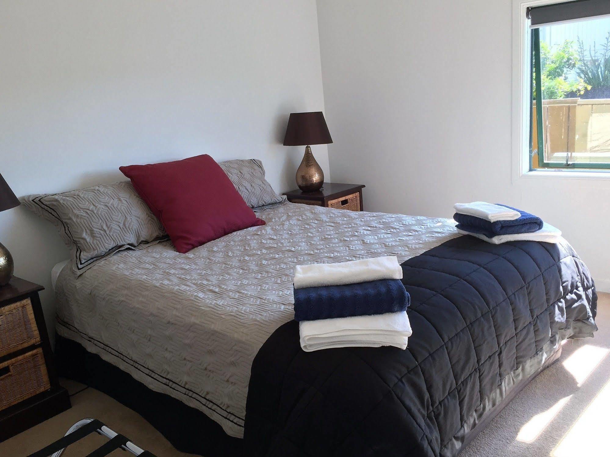 Lakeside City Apartments - Penthouse And Studio Rotorua Bagian luar foto