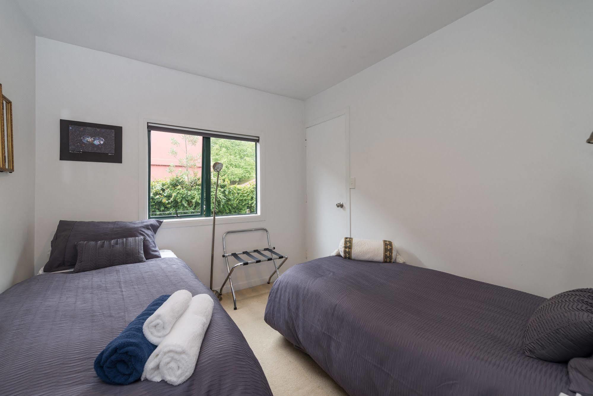 Lakeside City Apartments - Penthouse And Studio Rotorua Bagian luar foto