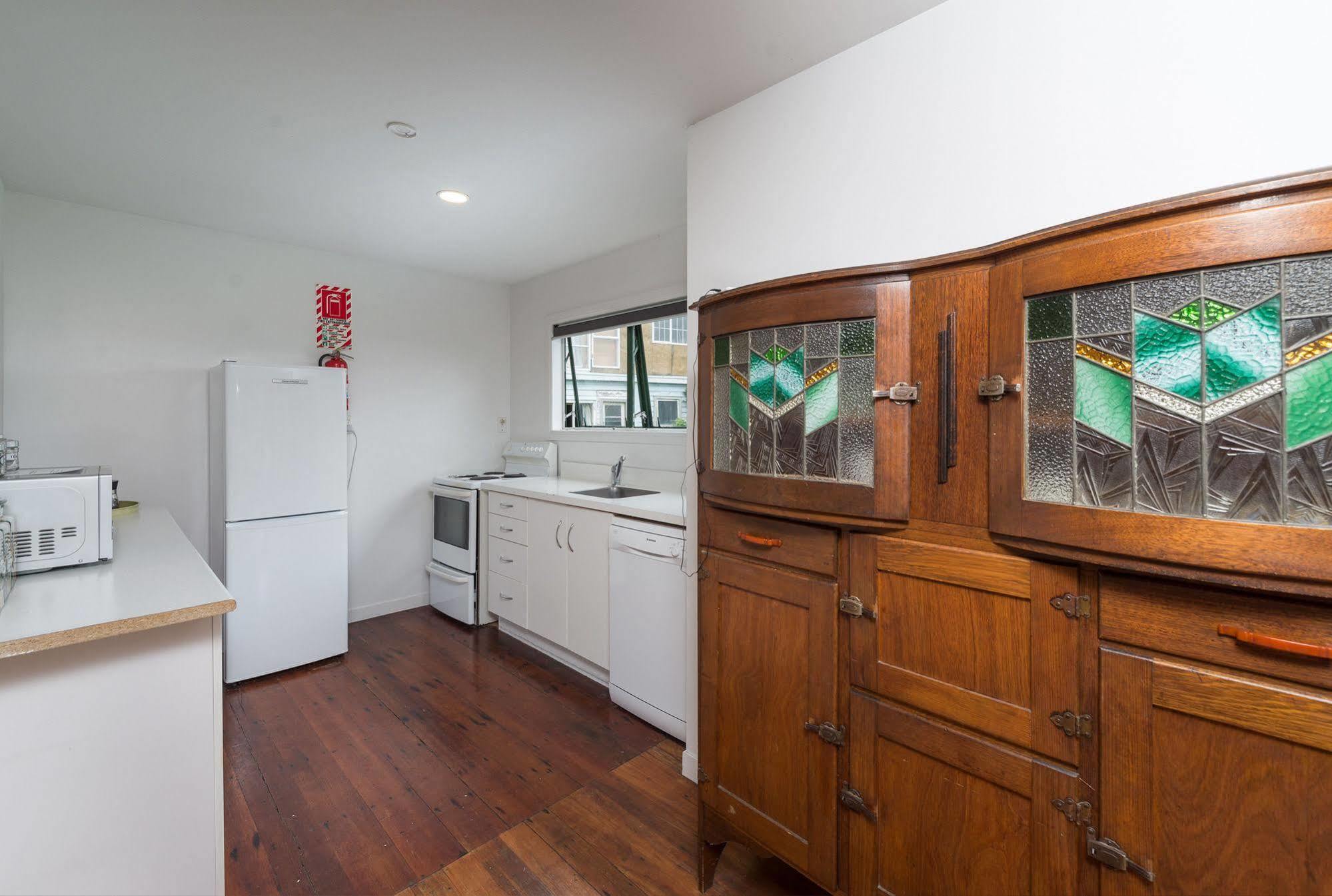 Lakeside City Apartments - Penthouse And Studio Rotorua Bagian luar foto
