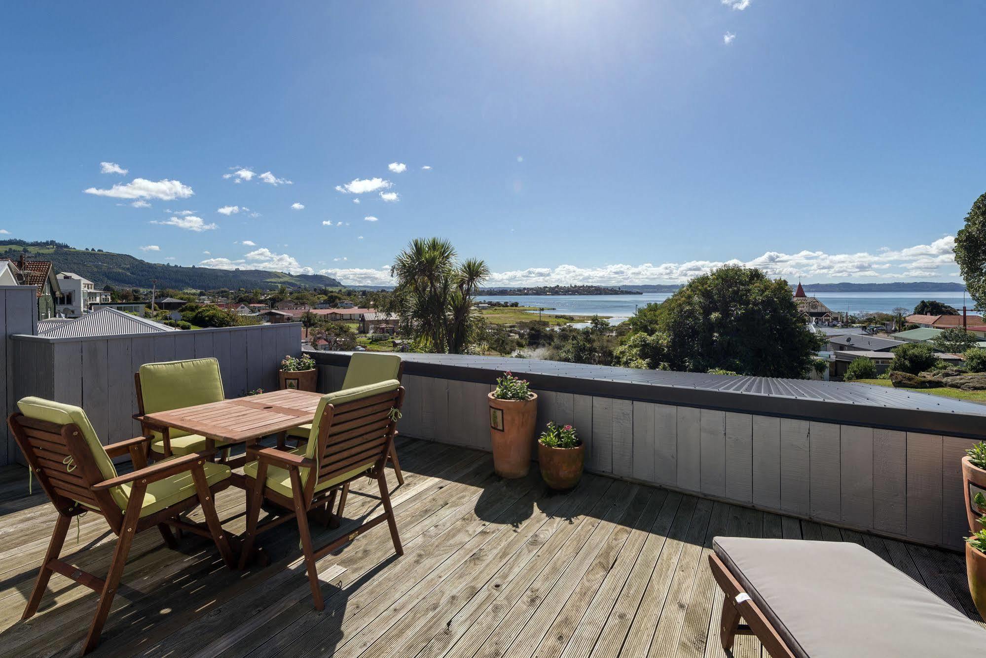 Lakeside City Apartments - Penthouse And Studio Rotorua Bagian luar foto