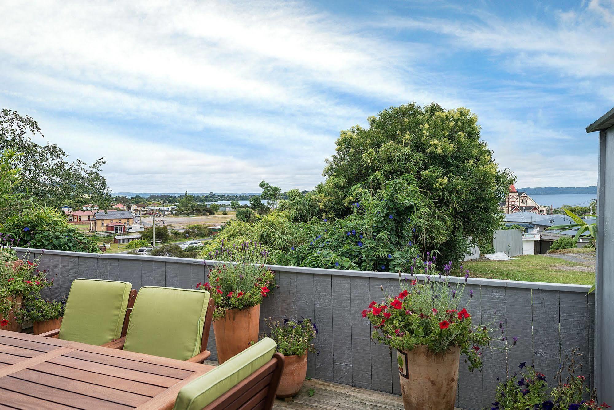 Lakeside City Apartments - Penthouse And Studio Rotorua Bagian luar foto