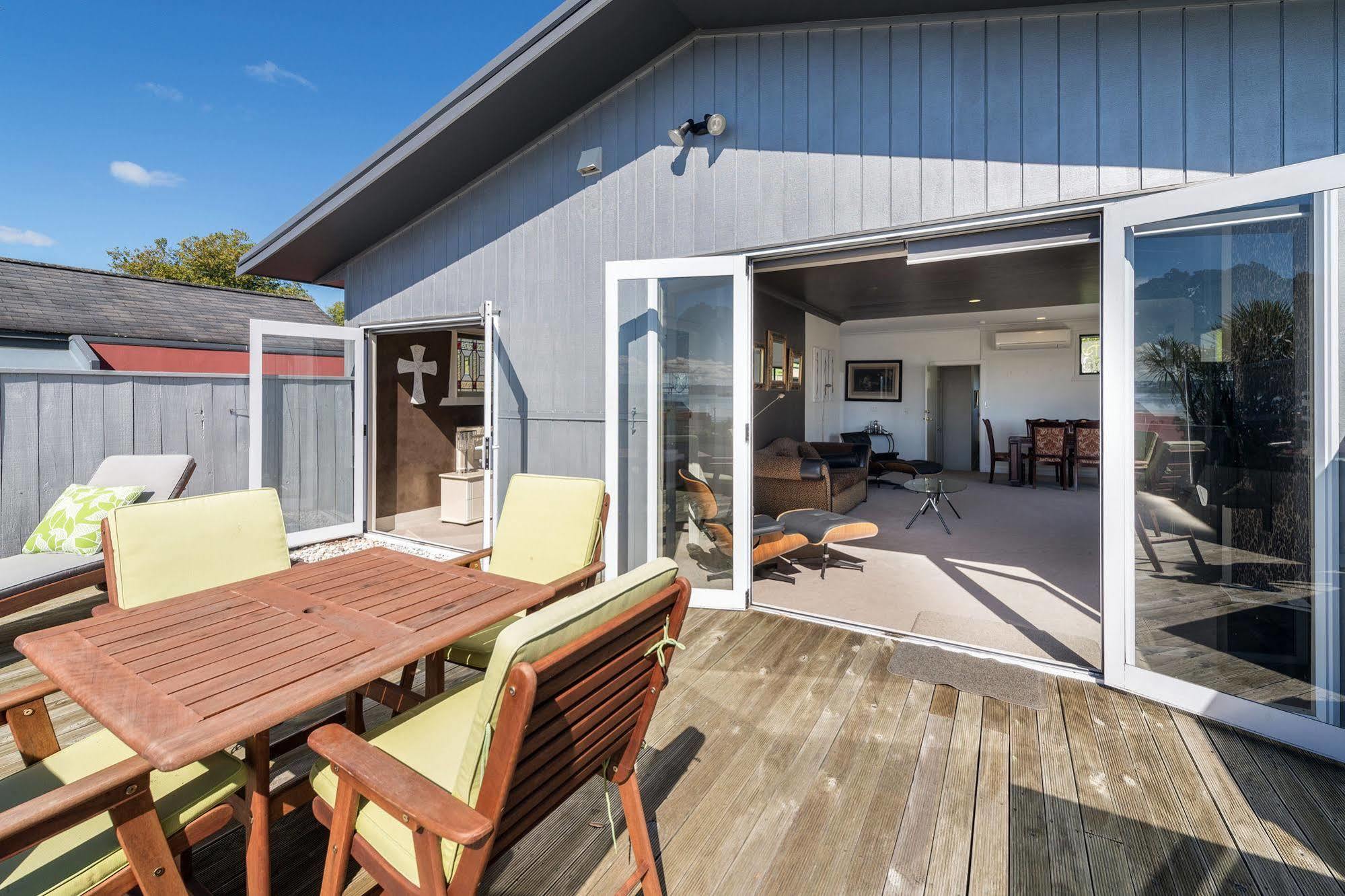 Lakeside City Apartments - Penthouse And Studio Rotorua Bagian luar foto