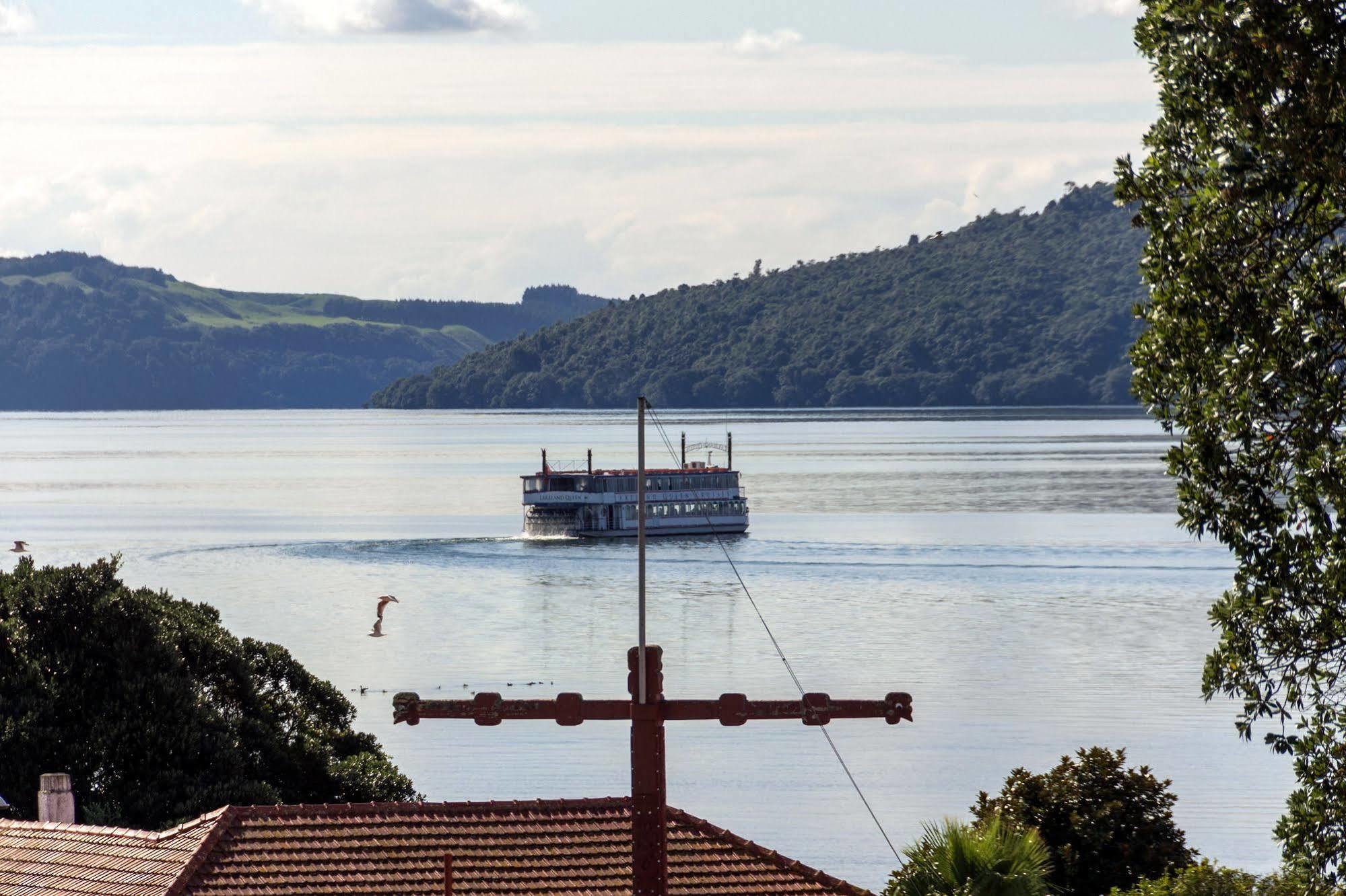 Lakeside City Apartments - Penthouse And Studio Rotorua Bagian luar foto
