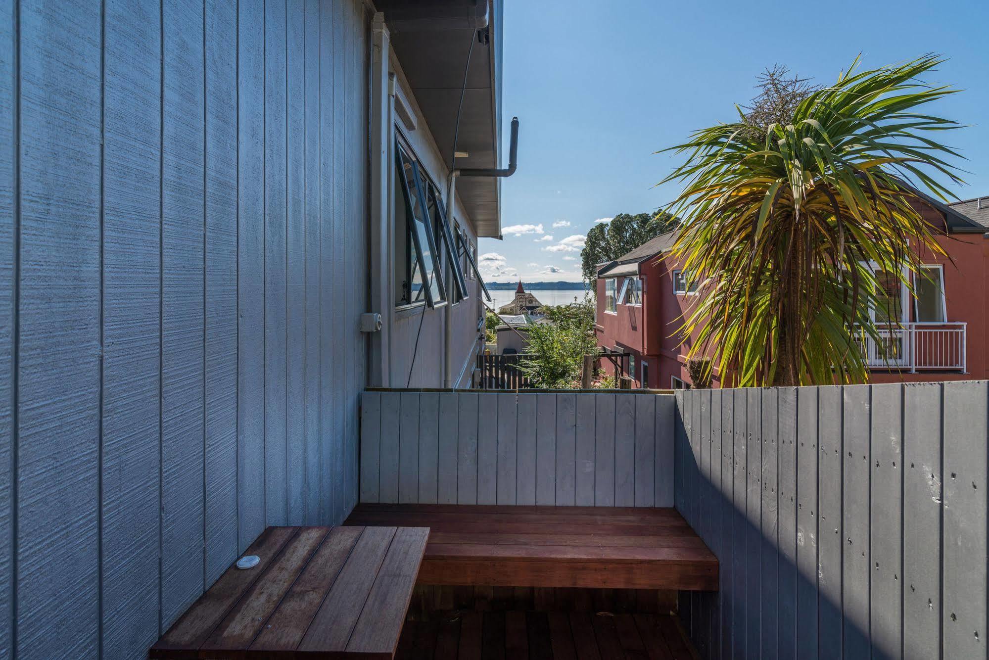 Lakeside City Apartments - Penthouse And Studio Rotorua Bagian luar foto